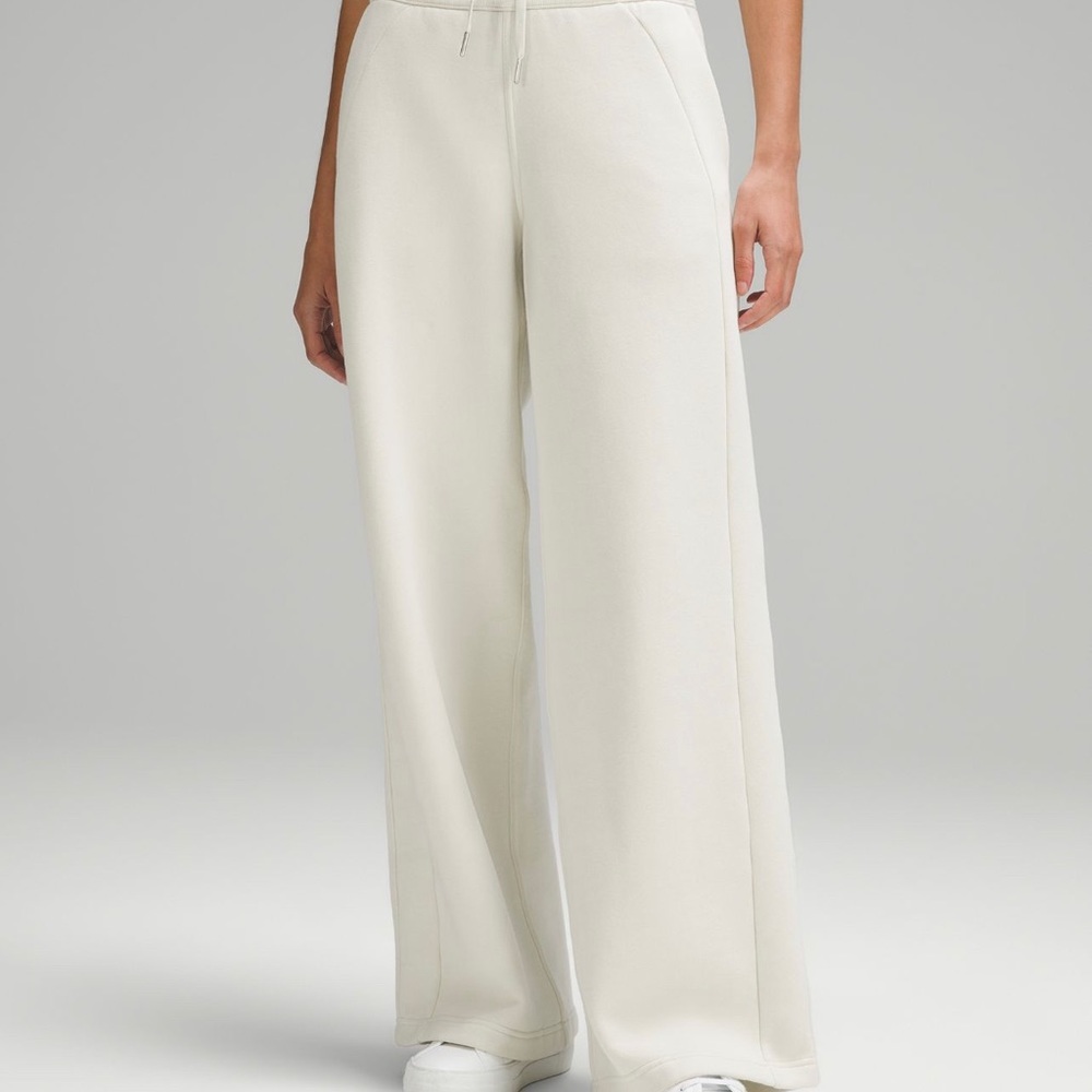 Lululemon Scuba Mid Rise Wide Leg Pant Size 6
